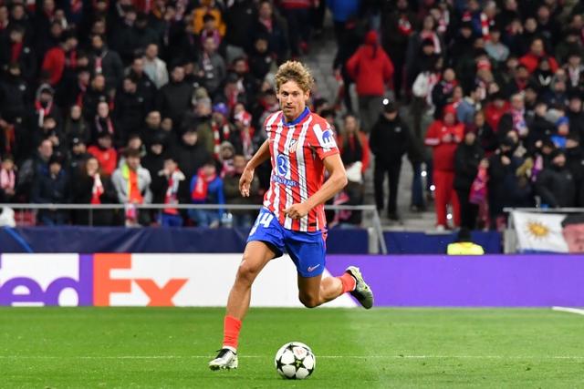 尤其是在主, 在角球时