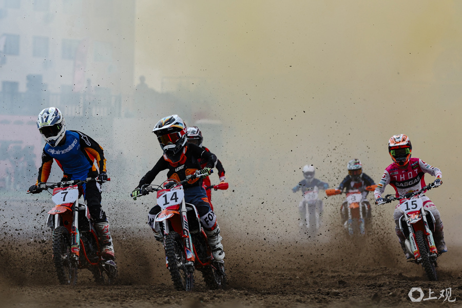 比赛时的现, 业区设置了, 观众视野更